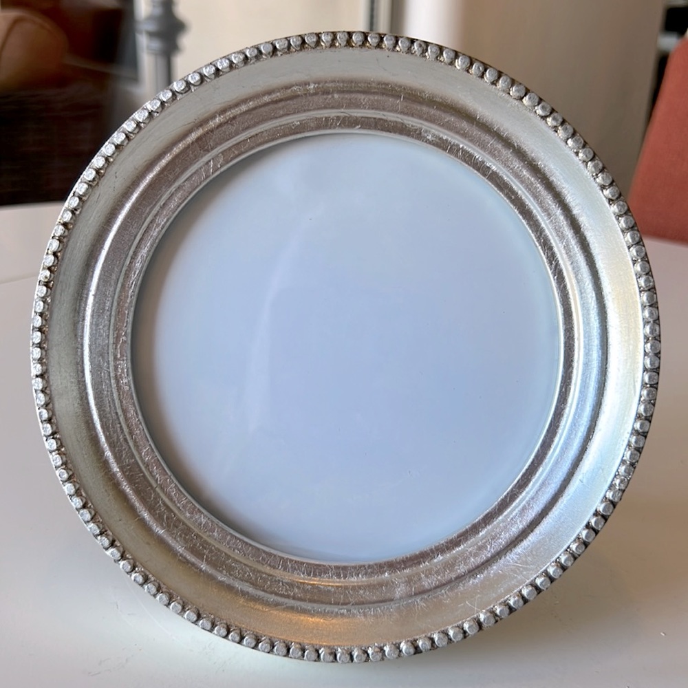 Gorgeous Painted Silver Round Frame